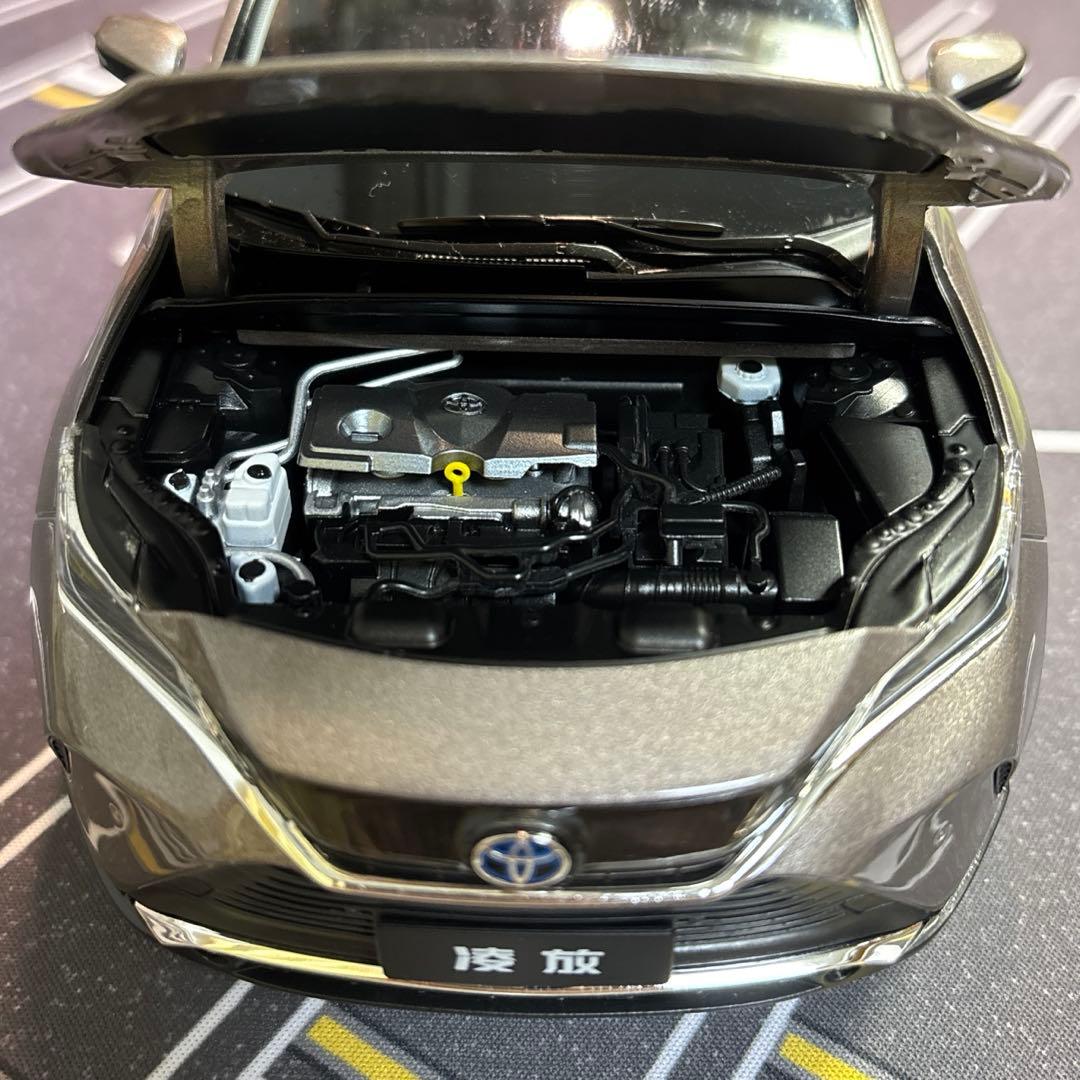 1/18 トヨタ ハリアー スティールブロンドメタリック フル開閉モデル