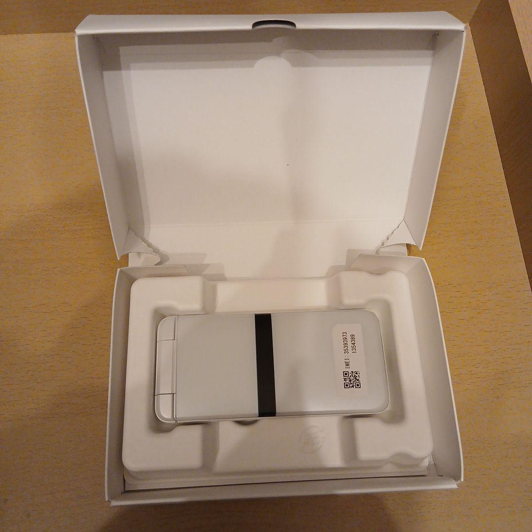 KY-42 C ホワイト　DIGNO携帯 電池パック付き