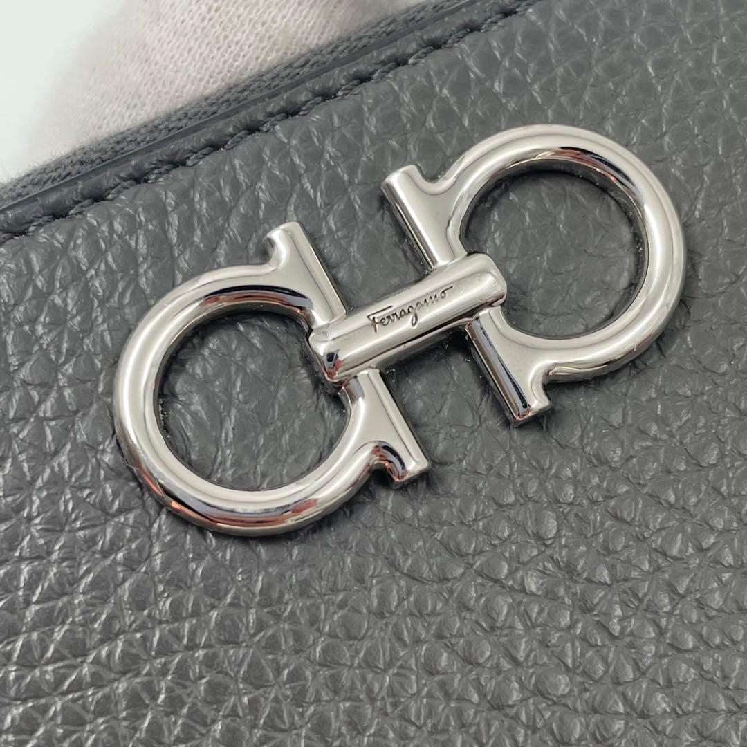 【✨未使用】 フェラガモ ケース ダブルガンチーニ ラウンドジップ シボ革