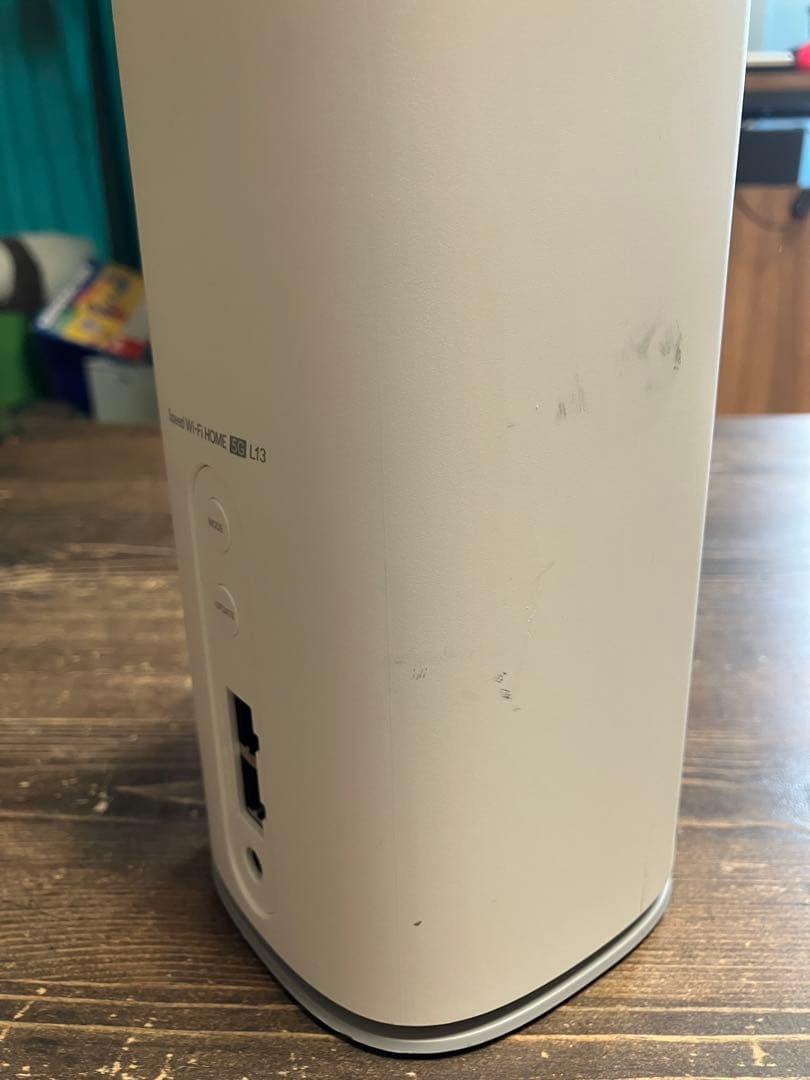 Speed Wi-Fi  5G L13 本体と付属品