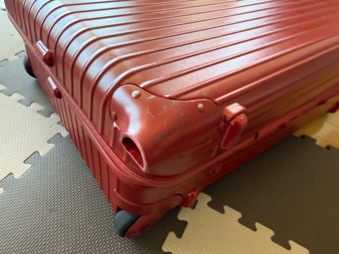 リモワスーツケースです。80-90リットル。