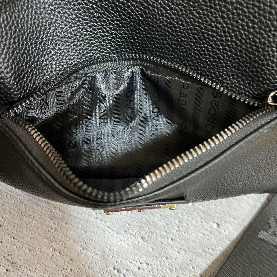 プラダノベルティショルダーバック