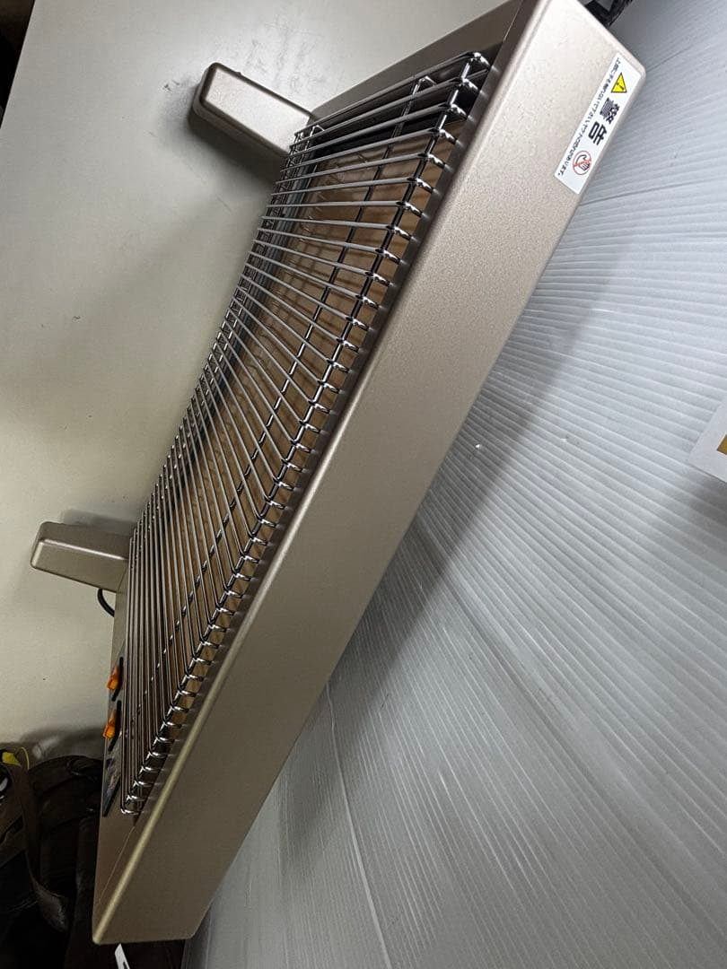 遠赤外線暖房器 E800LS サンルミエキュート 傷あり