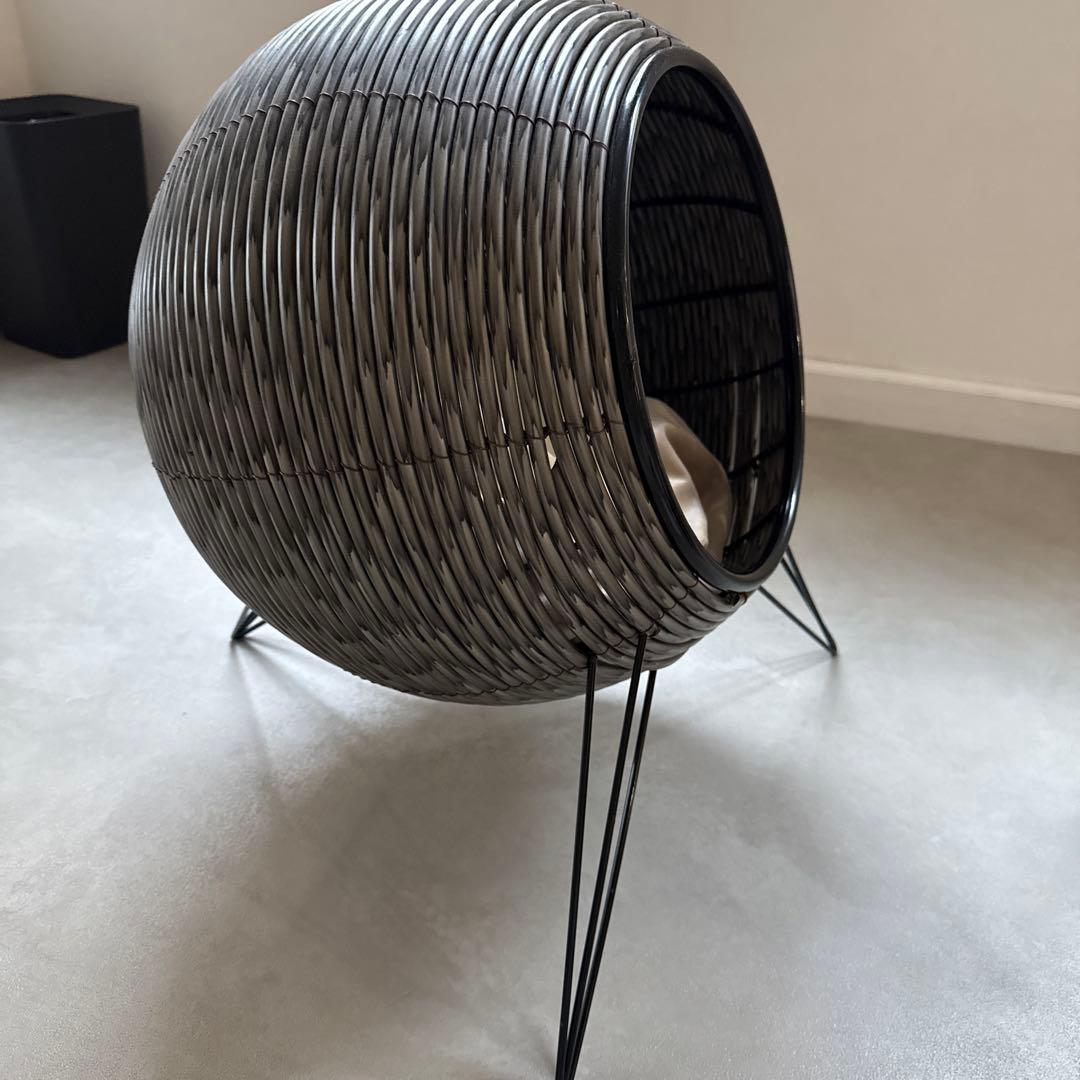 猫用脚付きラタン風ベッド グレー