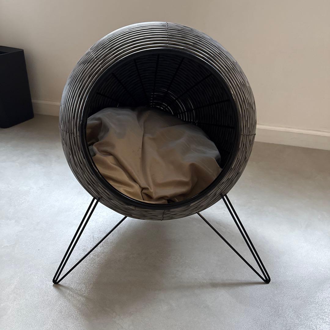 猫用脚付きラタン風ベッド グレー