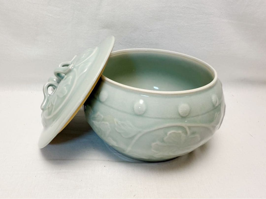 ほぼ未使用 茶道具 中国龍泉 青磁 ボタン柄 水指 蓋付き 水屋道具 底印 木箱