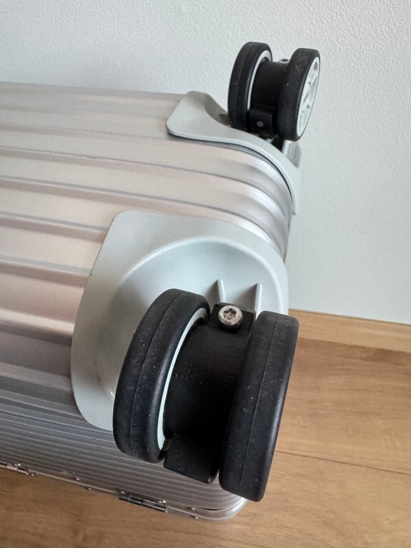 RIMOWA パイロット 4輪