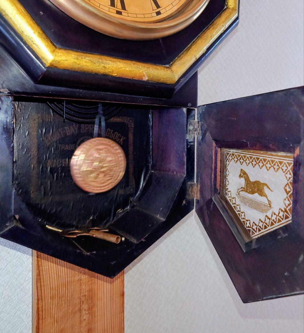 〈完動・美品〉愛知時計　漆塗り小型金縁八角ゼンマイ振り子時計