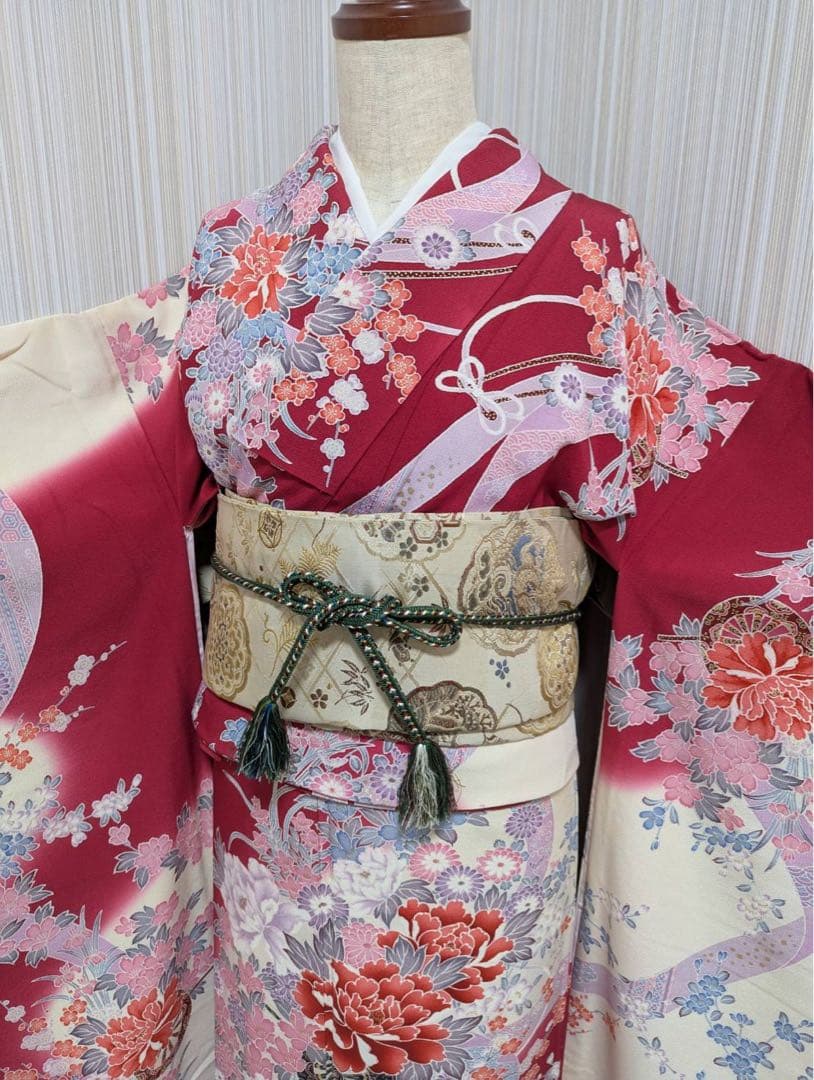 帯する二部式着物　振袖二部式