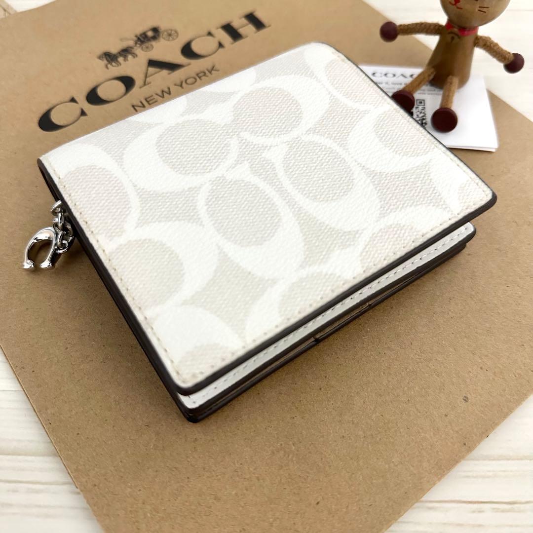 限定カラー！ 新品 COACH コーチ　折り財布　ホワイト 二つ折り財布