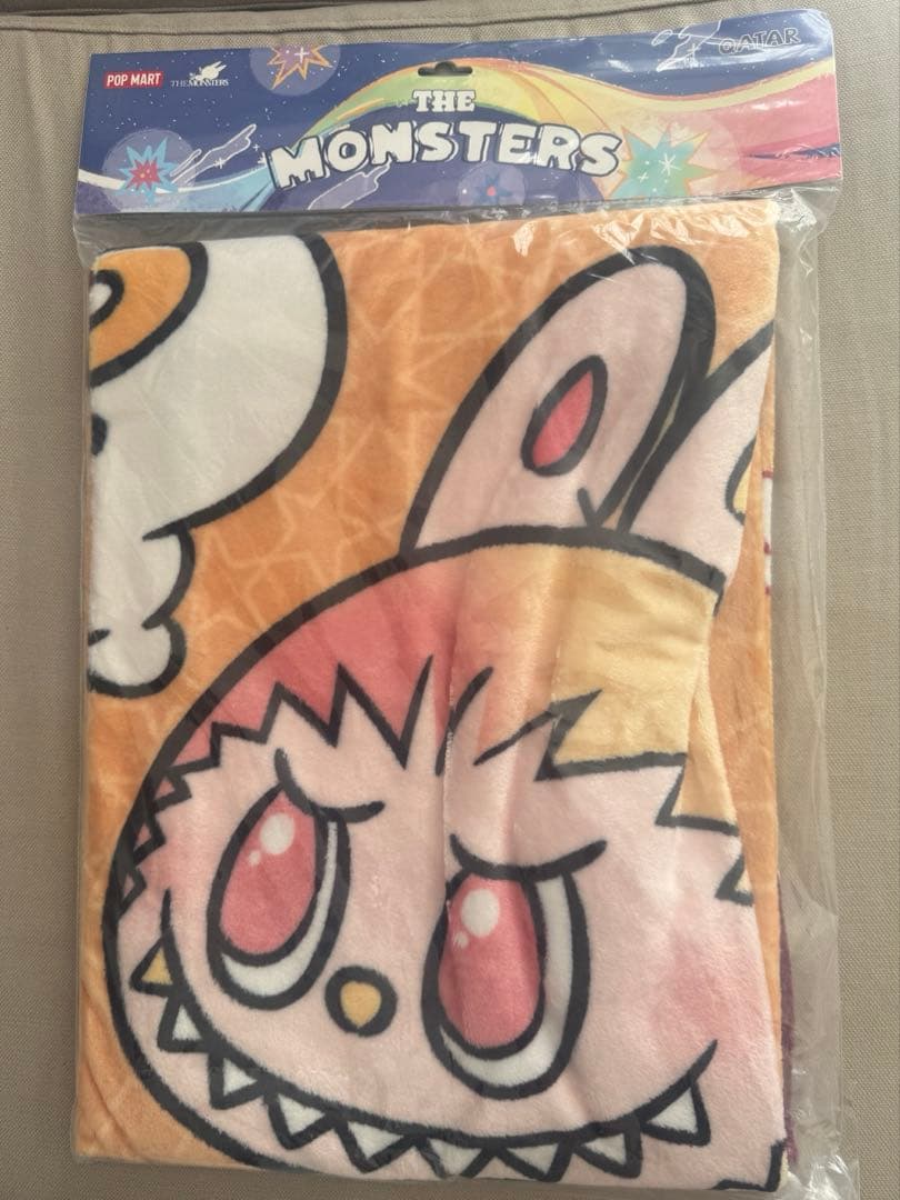 POPMART QATARオープン記念　限定ラブブブランケット