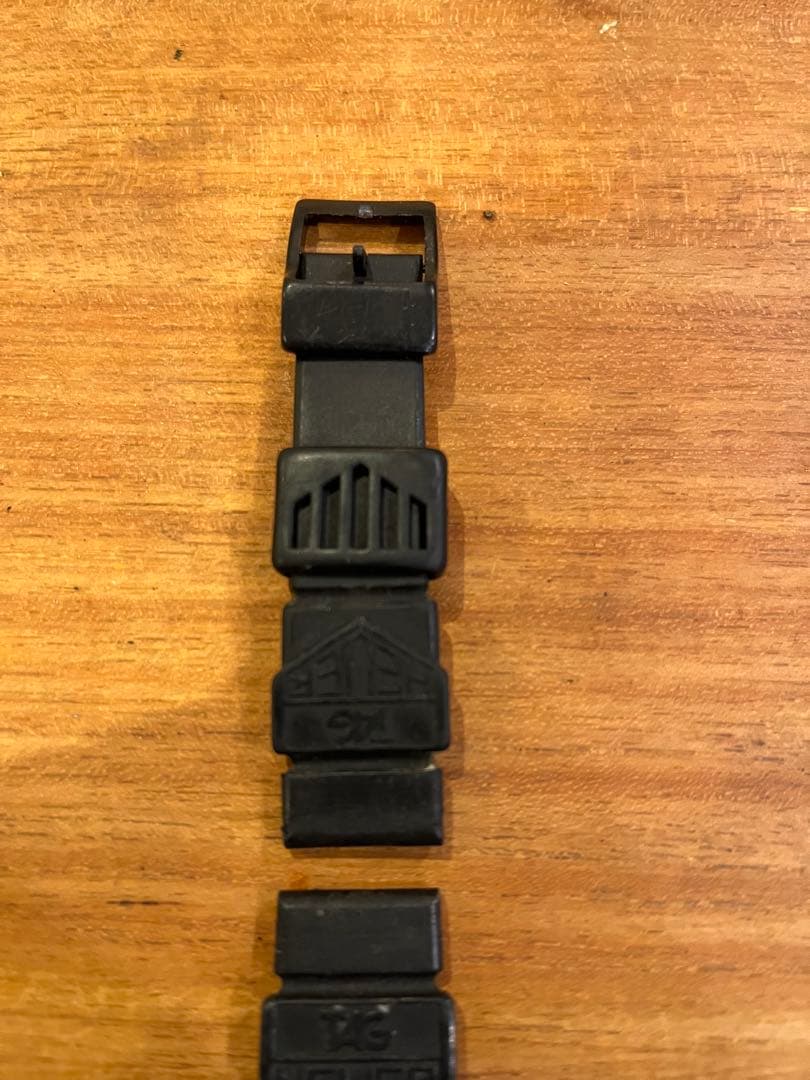 タグホイヤのフォーミュラ1 純正ベルト18mm メンズ用