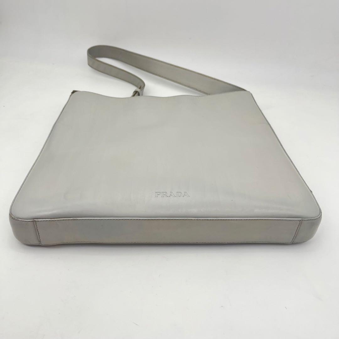 PRADA ワンショルダーバッグ 肩掛け ロゴ金具 カーフレザー オフホワイト