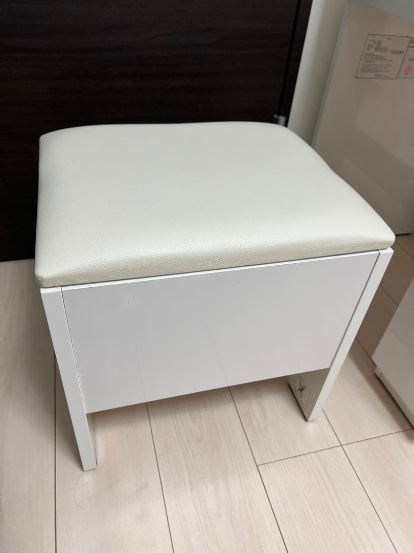 ホワイトドレッサー・鏡台(引き取りの場合は1万円)