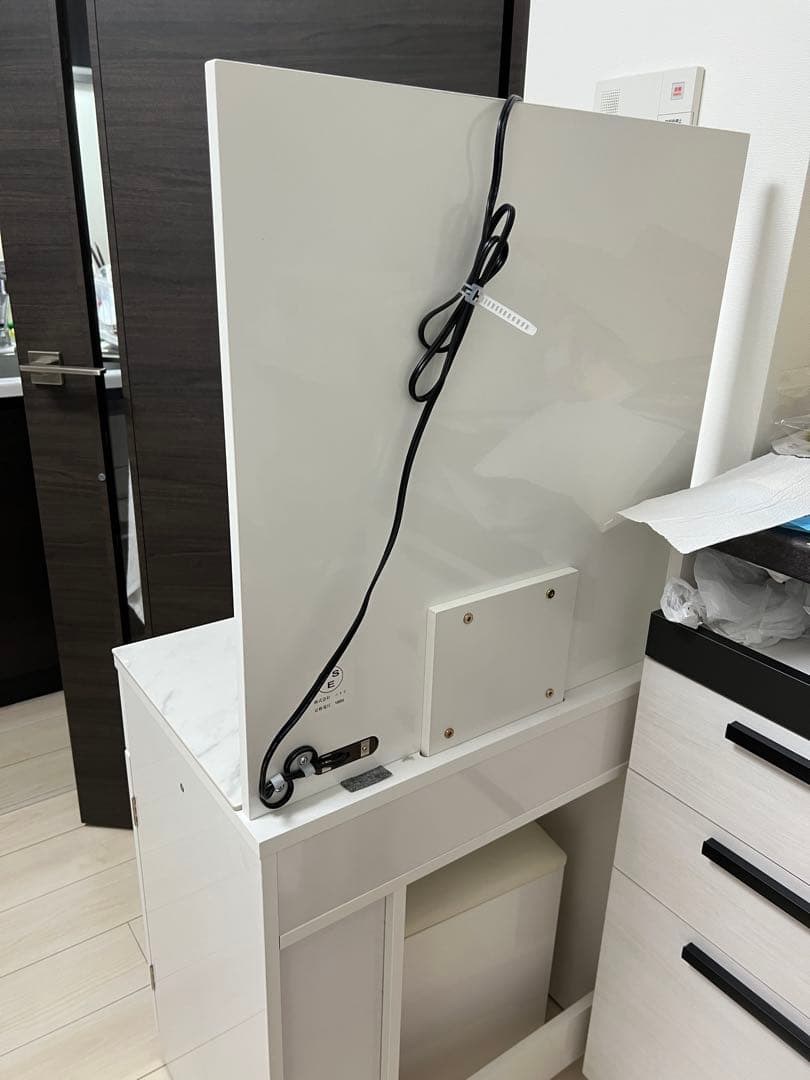 ホワイトドレッサー・鏡台(引き取りの場合は1万円)