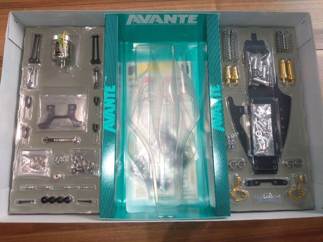 タミヤ　1/10 RCカー　アバンテブラックスペシャル