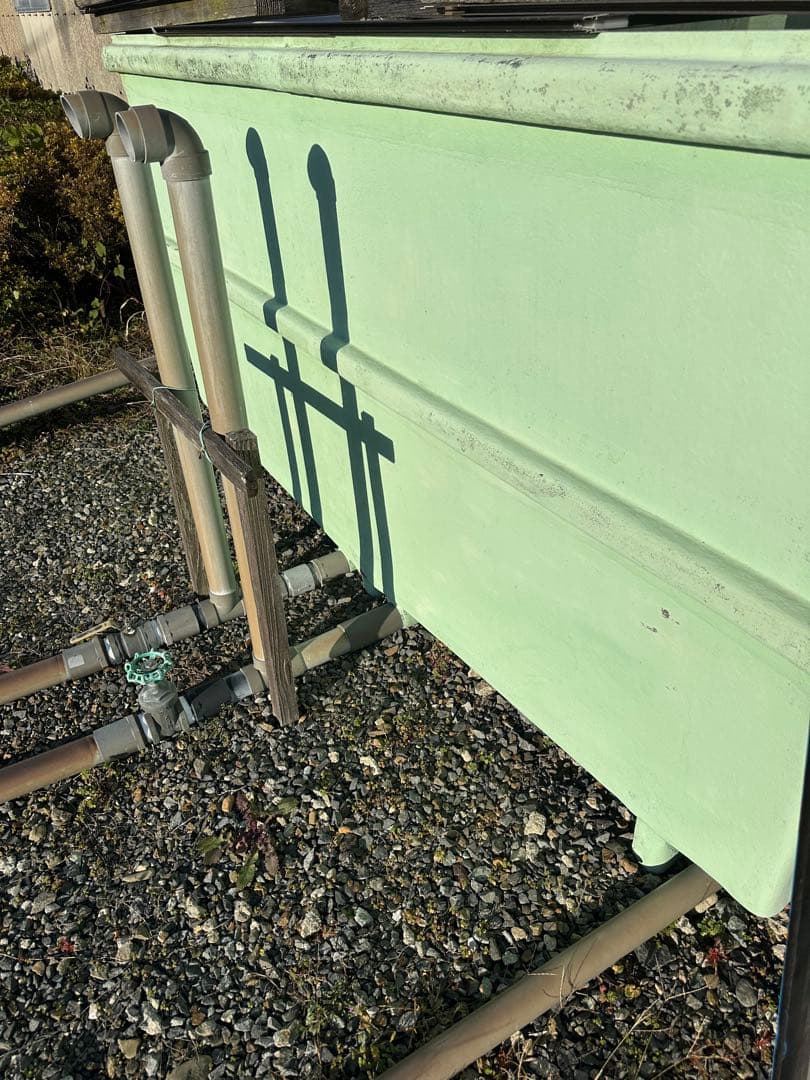 緑色の水槽 約横2150.幅1100.高さ1000ぐらいです