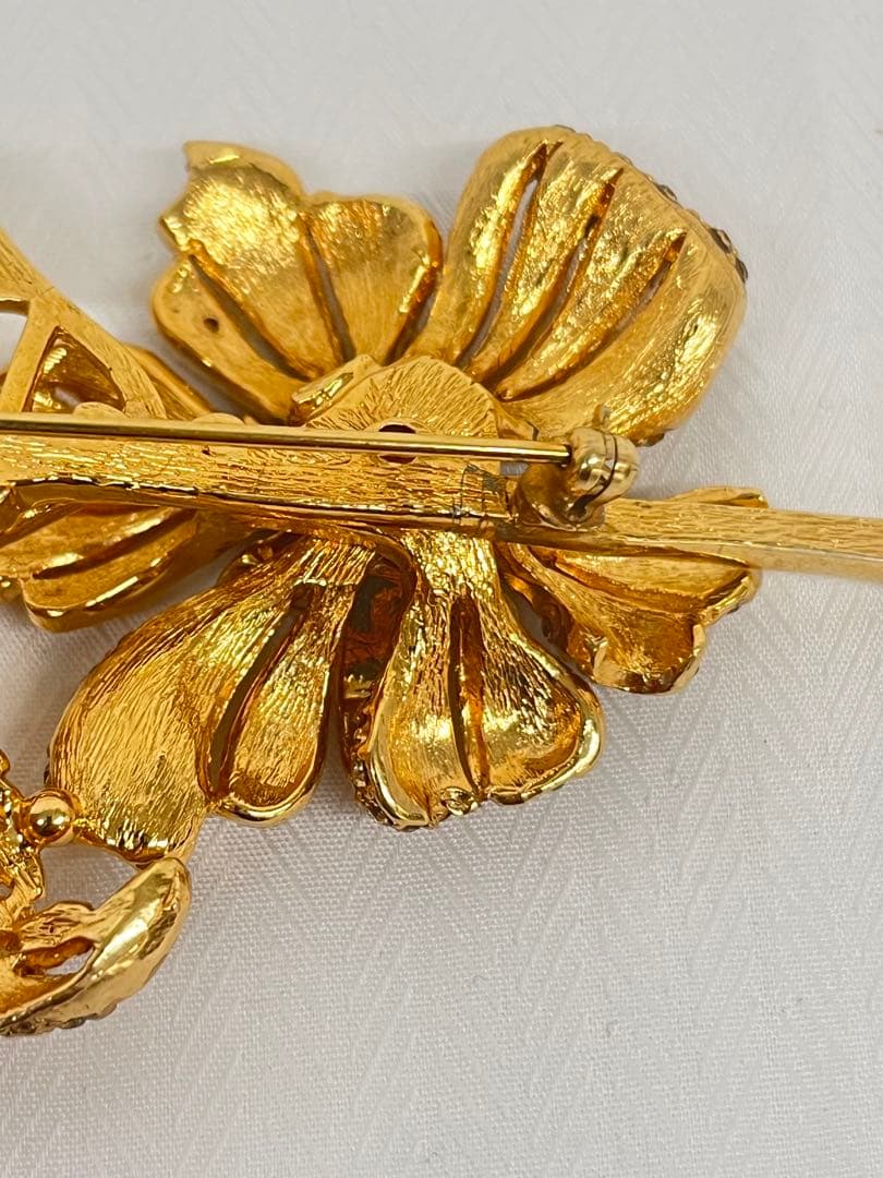 CINER サイナー　ブローチ　花モチーフ　ゴールド