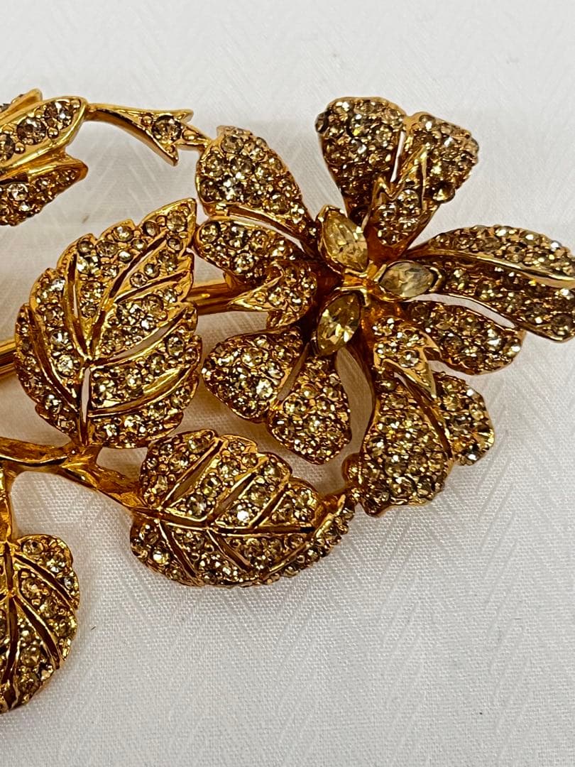 CINER サイナー　ブローチ　花モチーフ　ゴールド