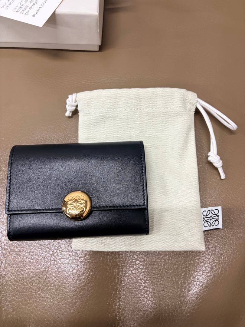 ロエベ ペブル バーティカルウォレット ブラック