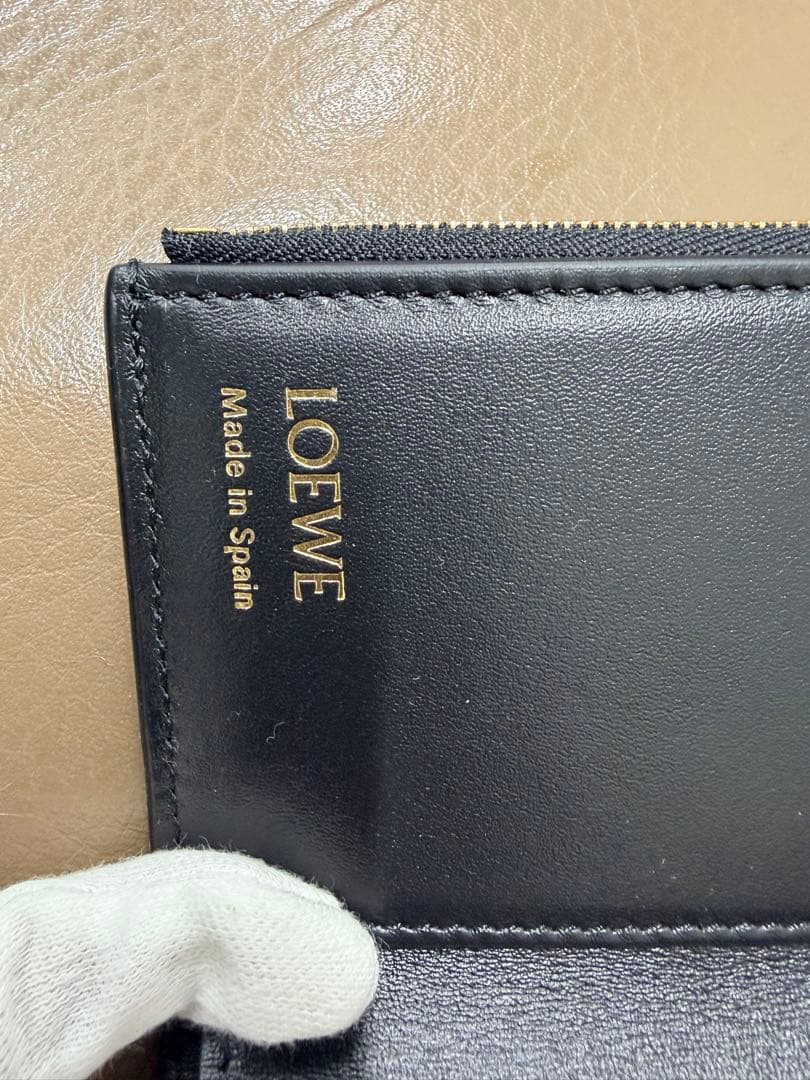 ロエベ ペブル バーティカルウォレット ブラック