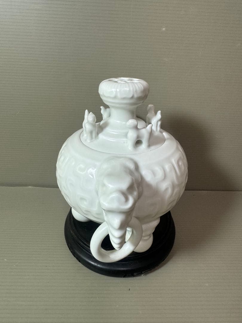 2864 小笠原長春　肥前国　鍋島　太白磁　環付　香炉　台座付