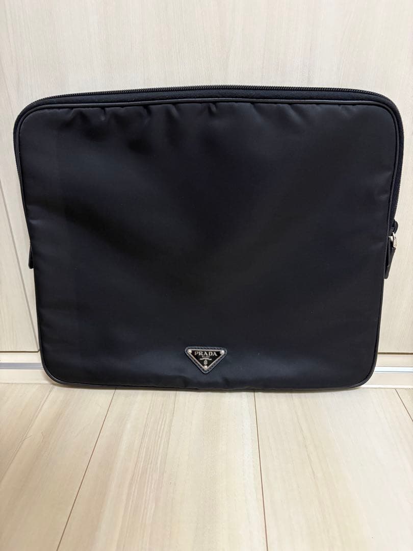 【数回使用・極美品】PRADA パソコンバッグ PCケース クラッチバッグ