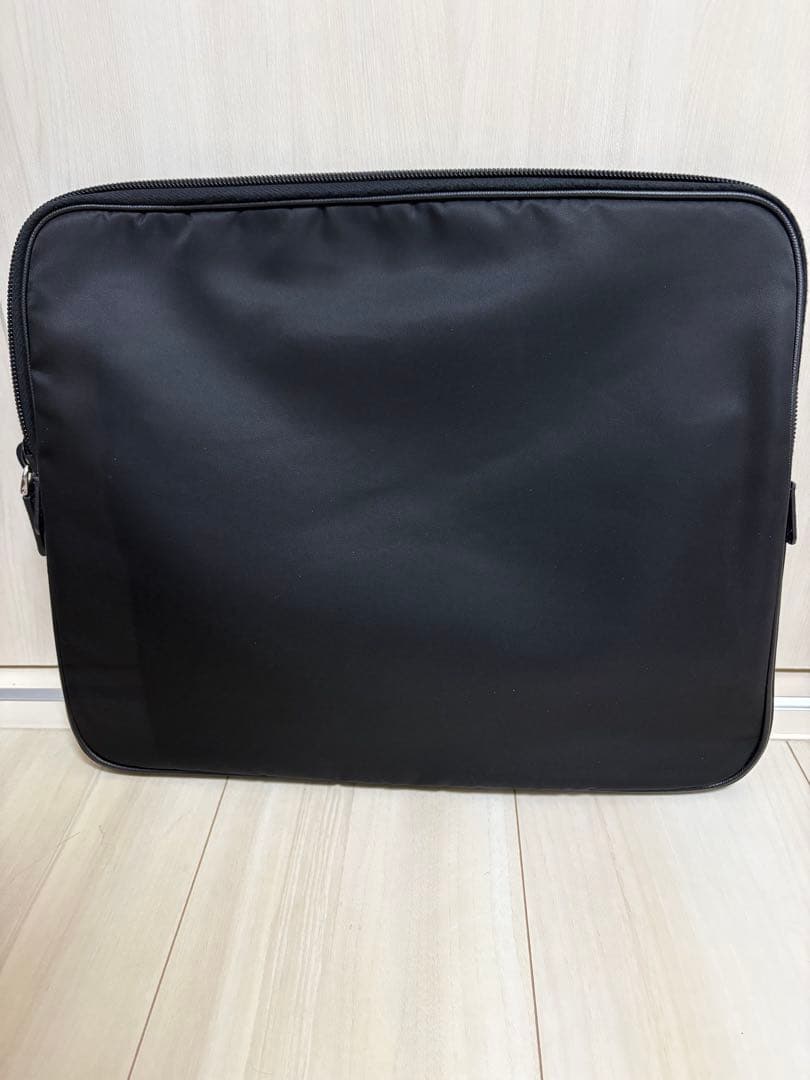 【数回使用・極美品】PRADA パソコンバッグ PCケース クラッチバッグ