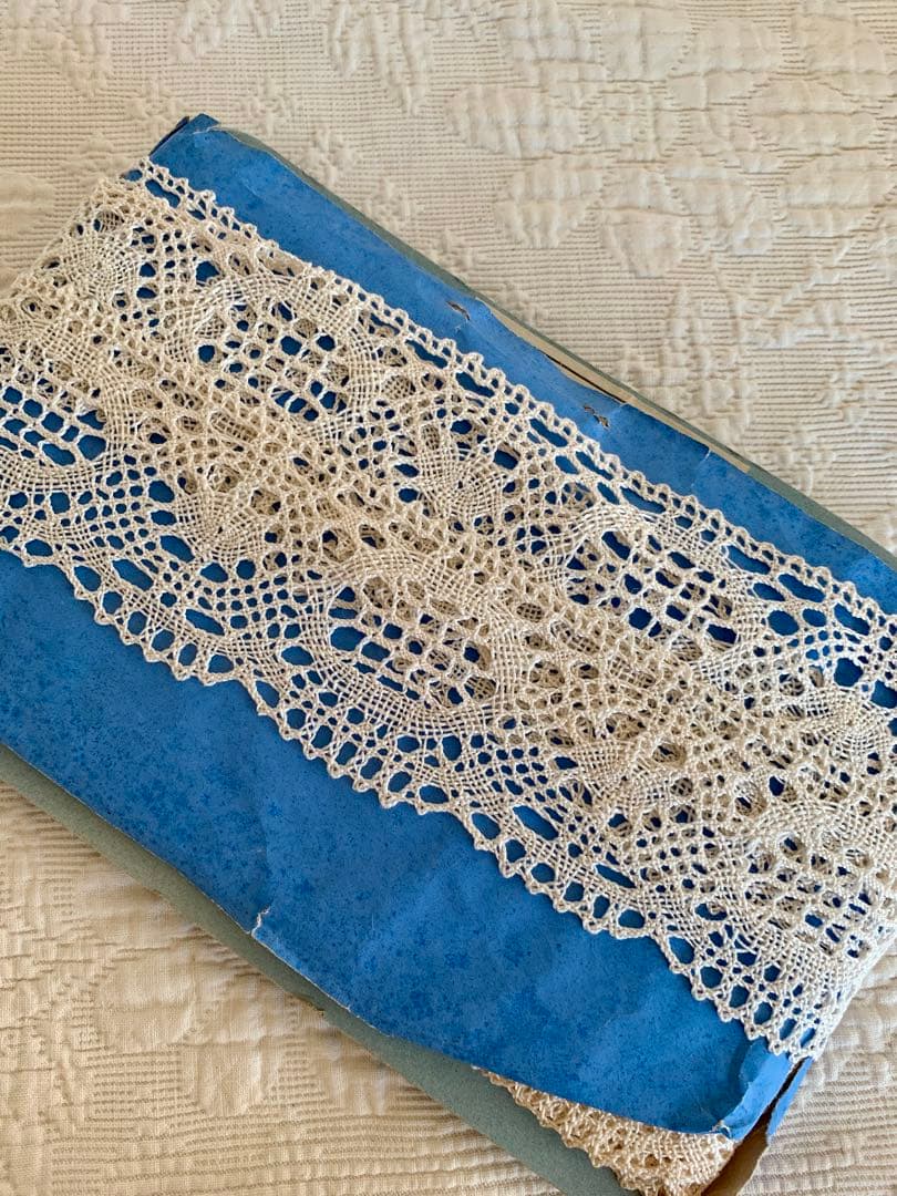 フランスアンティークローズ柄ファブリックパニエ＆アンティーク レースset