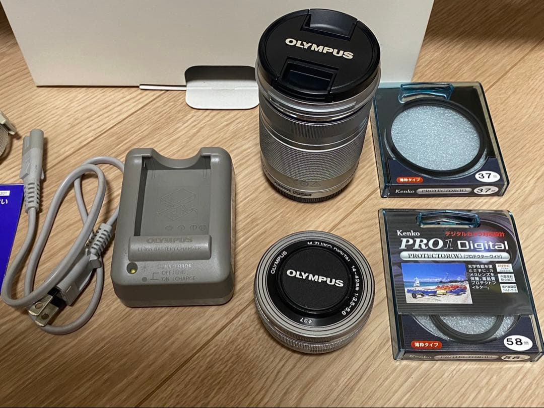 最終値下げ‼️OLYMPUSミラーレス一眼カメラ E−PL9 ダブルズームキット