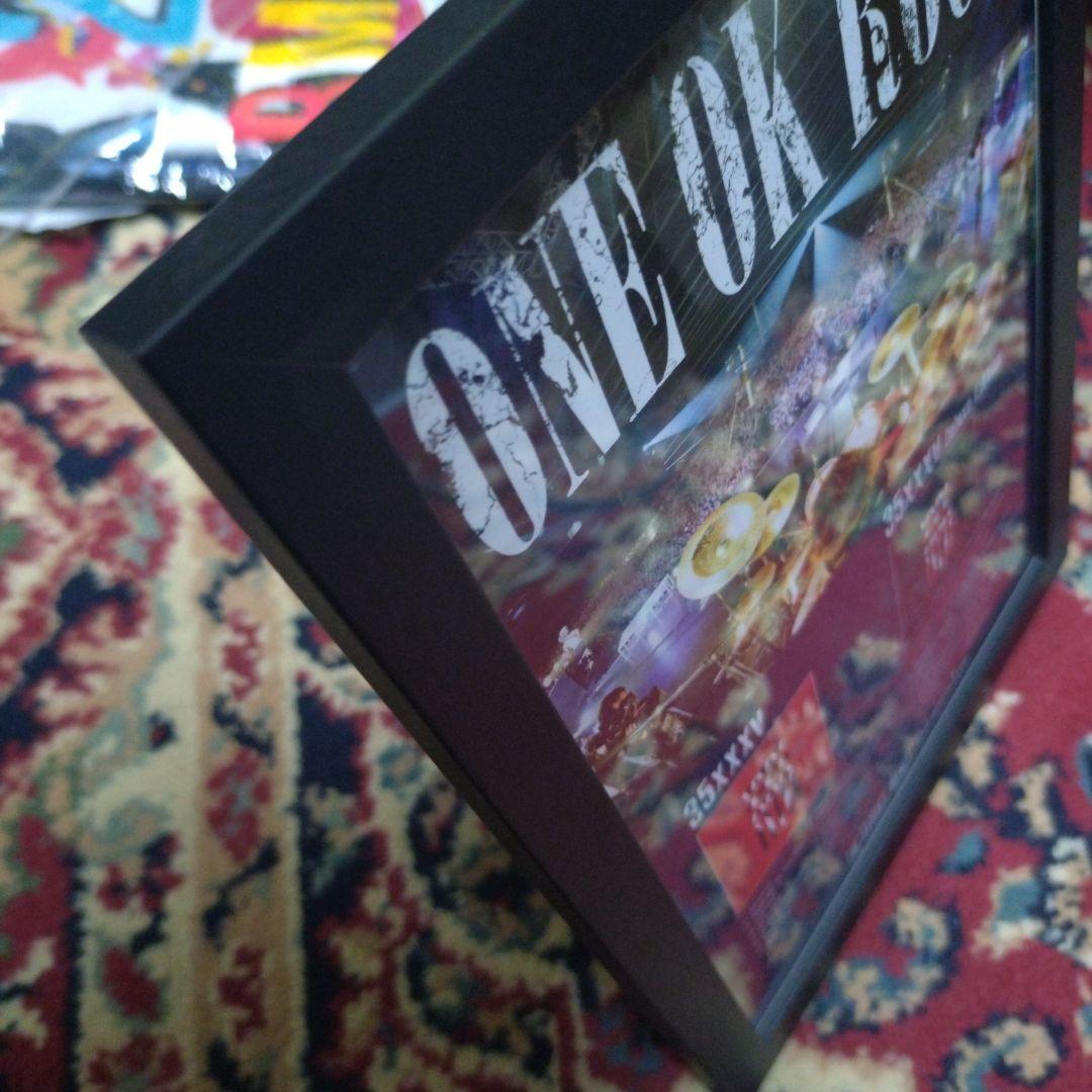ONE OK ROCK　A5フライヤー額装(ポスター風)、マフラータオルセット