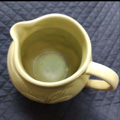 超レアー、美品、スージークーパー初期の作品、彫り物の美しい花瓶(水差し)