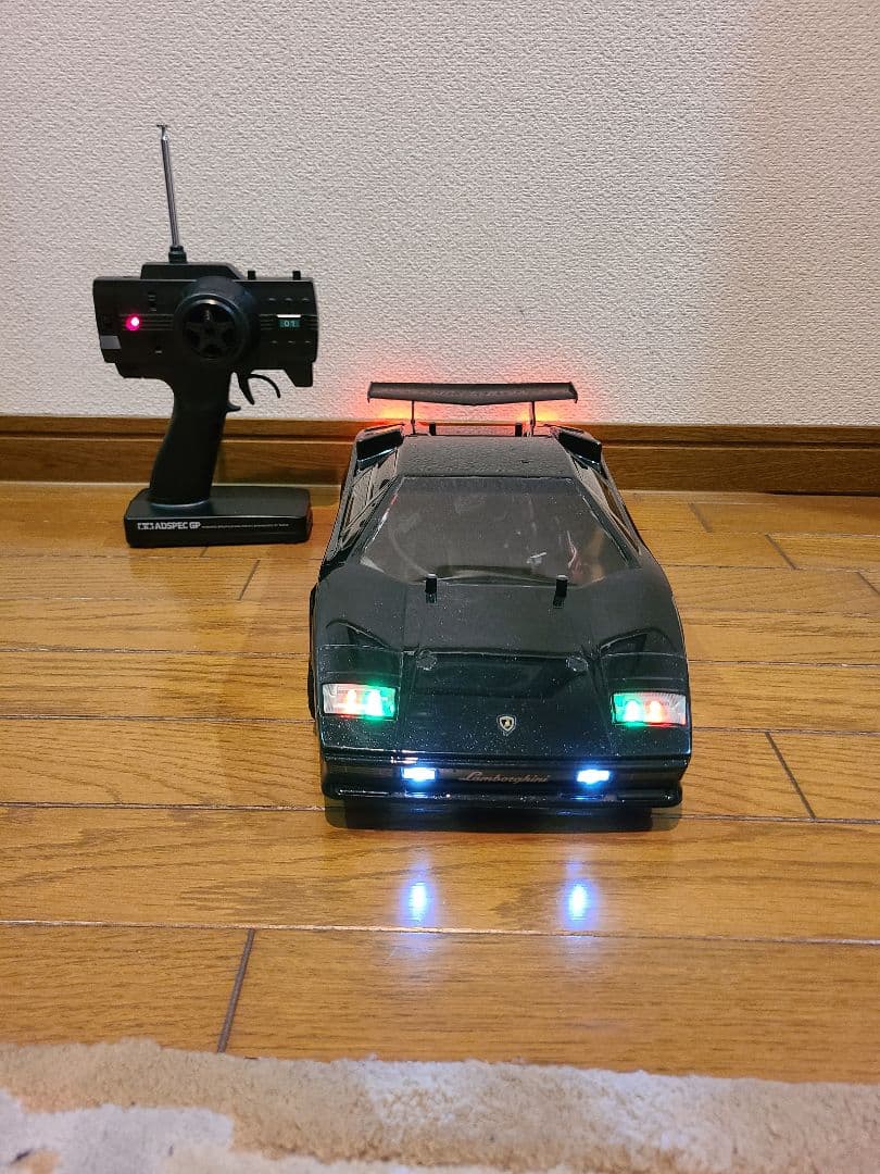 タミヤラジコン　TT01シャーシカウンタックボディ　プロポ、LED付き