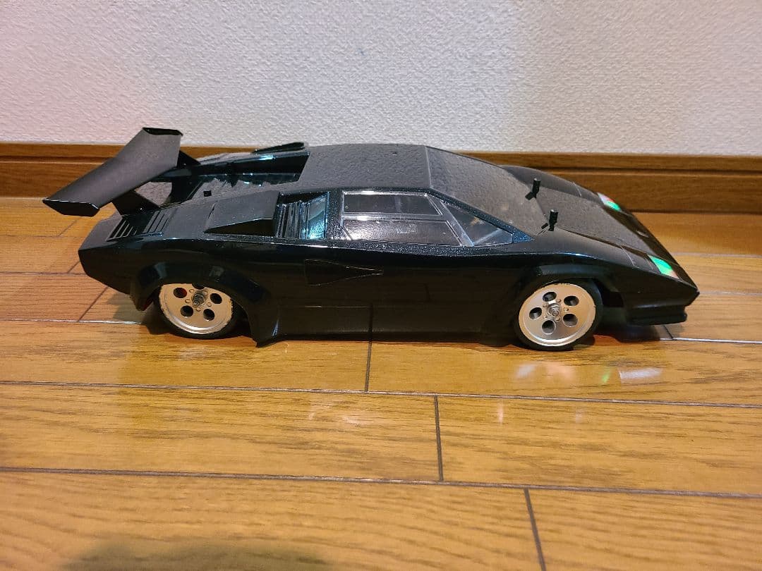 タミヤラジコン　TT01シャーシカウンタックボディ　プロポ、LED付き