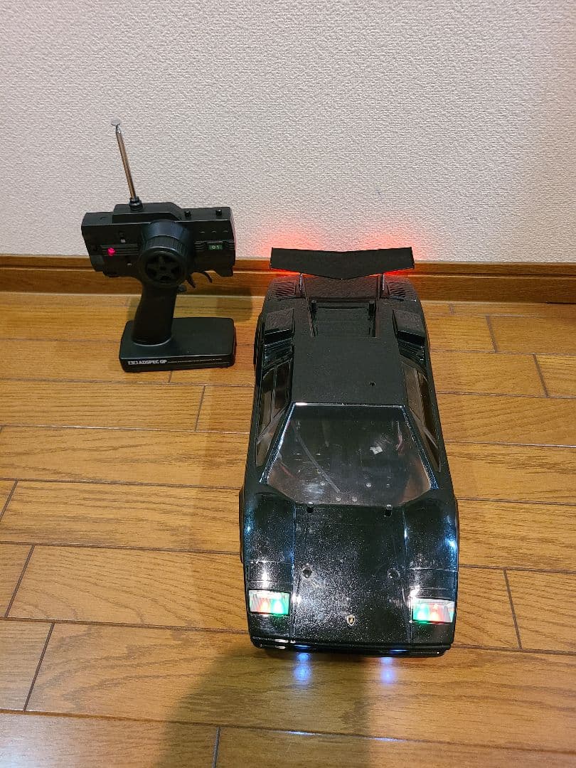 タミヤラジコン　TT01シャーシカウンタックボディ　プロポ、LED付き