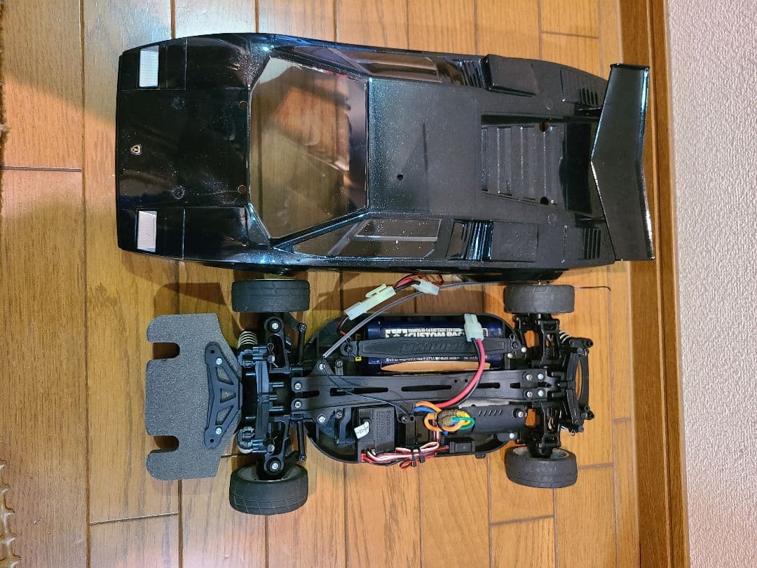 タミヤラジコン　TT01シャーシカウンタックボディ　プロポ、LED付き