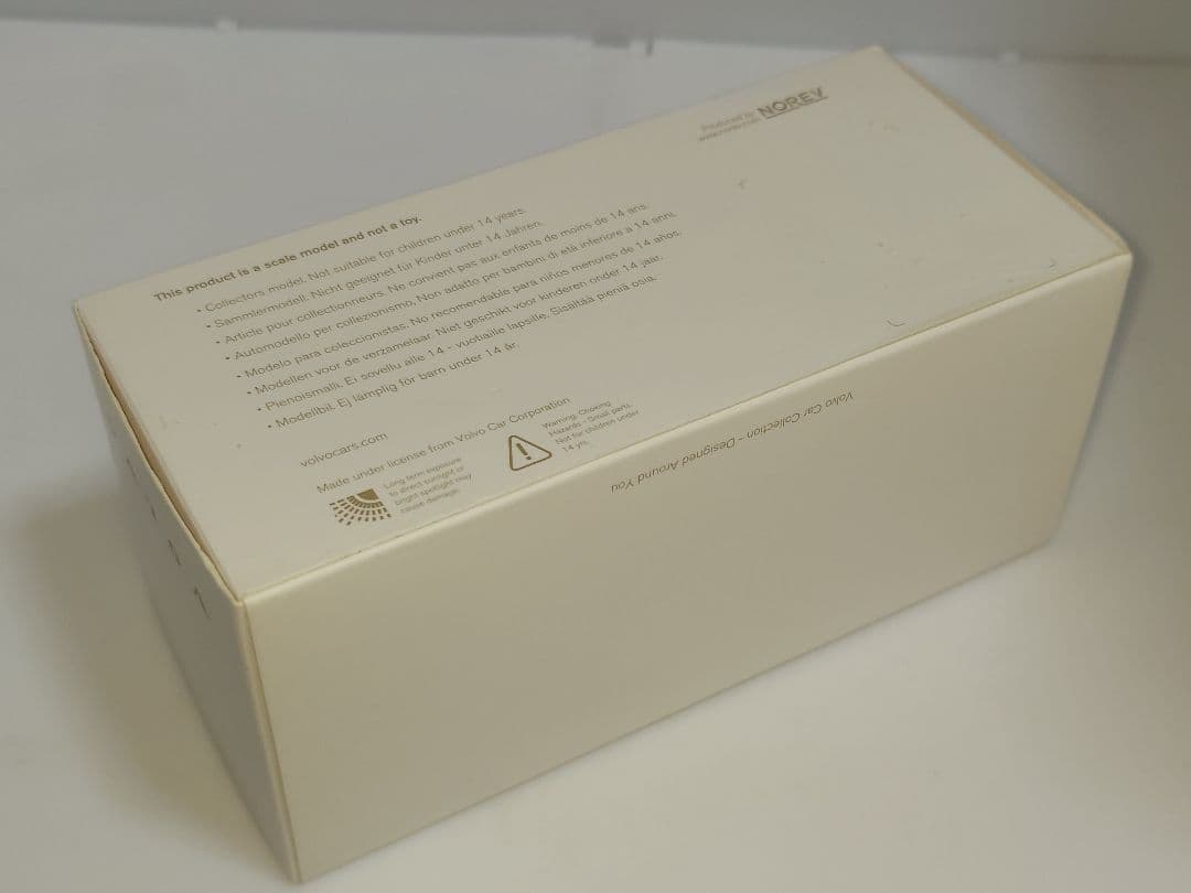 NOREV VOLVO V60 1/43 ミニカー カラーサンプル