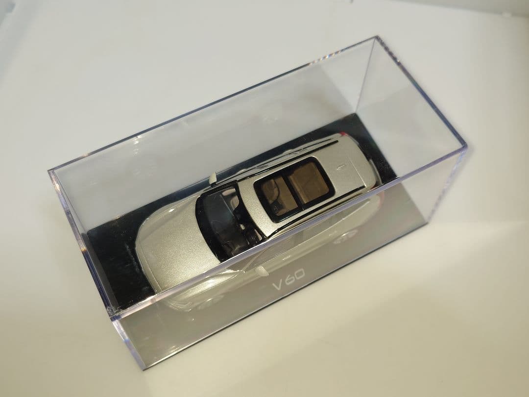 NOREV VOLVO V60 1/43 ミニカー カラーサンプル
