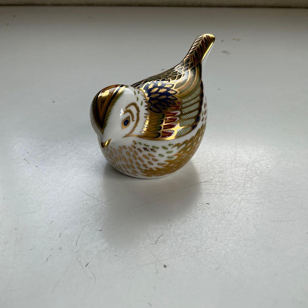 英国　ロイヤルクラウンダービー　陶器製 鳥の置物 金色 手描き模様