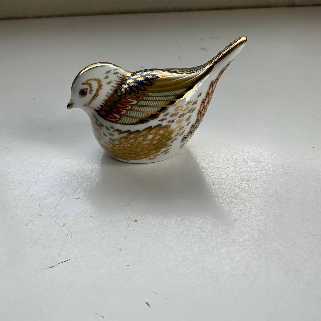 英国　ロイヤルクラウンダービー　陶器製 鳥の置物 金色 手描き模様