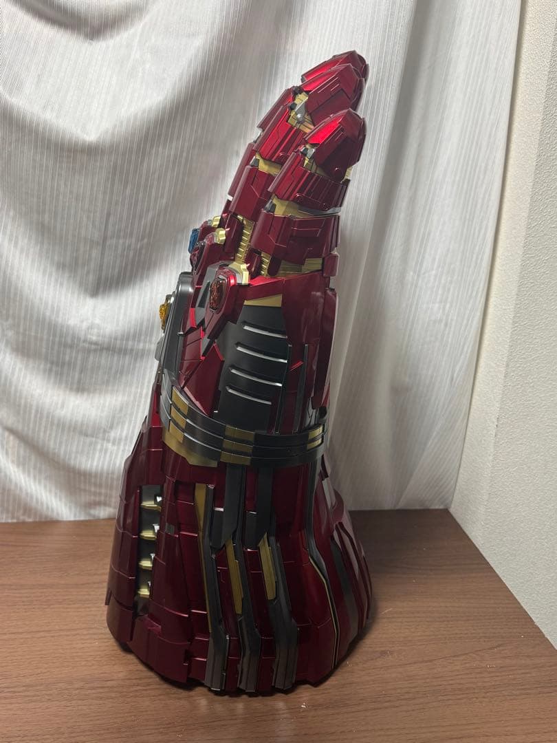 チ*ラ様 ホットトイズ　１／１スケールレプリカ　ナノ・ガントレット（ハルク版）