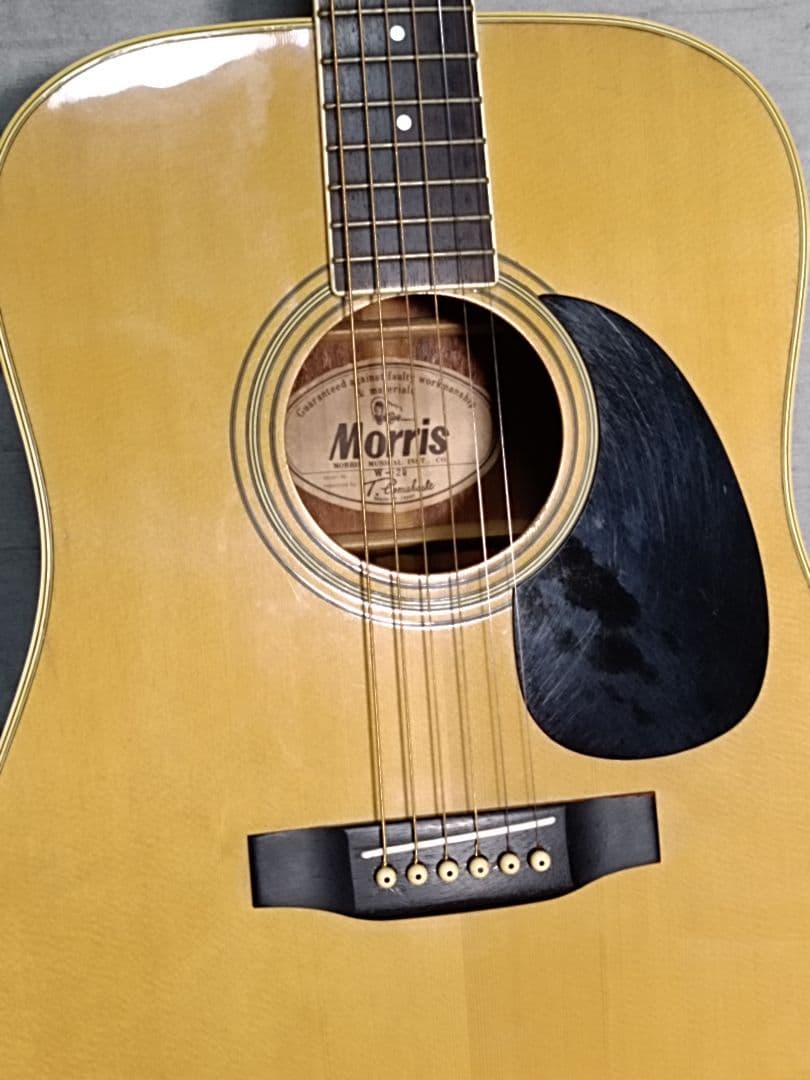 Morrisアコースティクギター、W-20 新弦に張り替えてます！