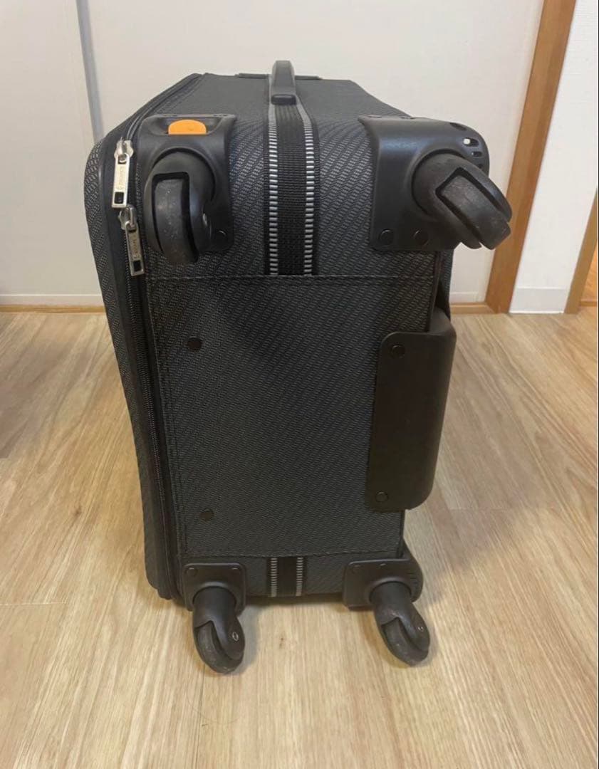 シフレ　エスケープ　大容量80L ソフトスーツケース　ちきりんさん