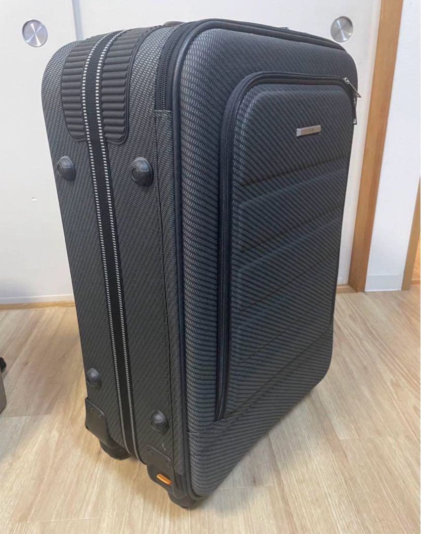 シフレ　エスケープ　大容量80L ソフトスーツケース　ちきりんさん