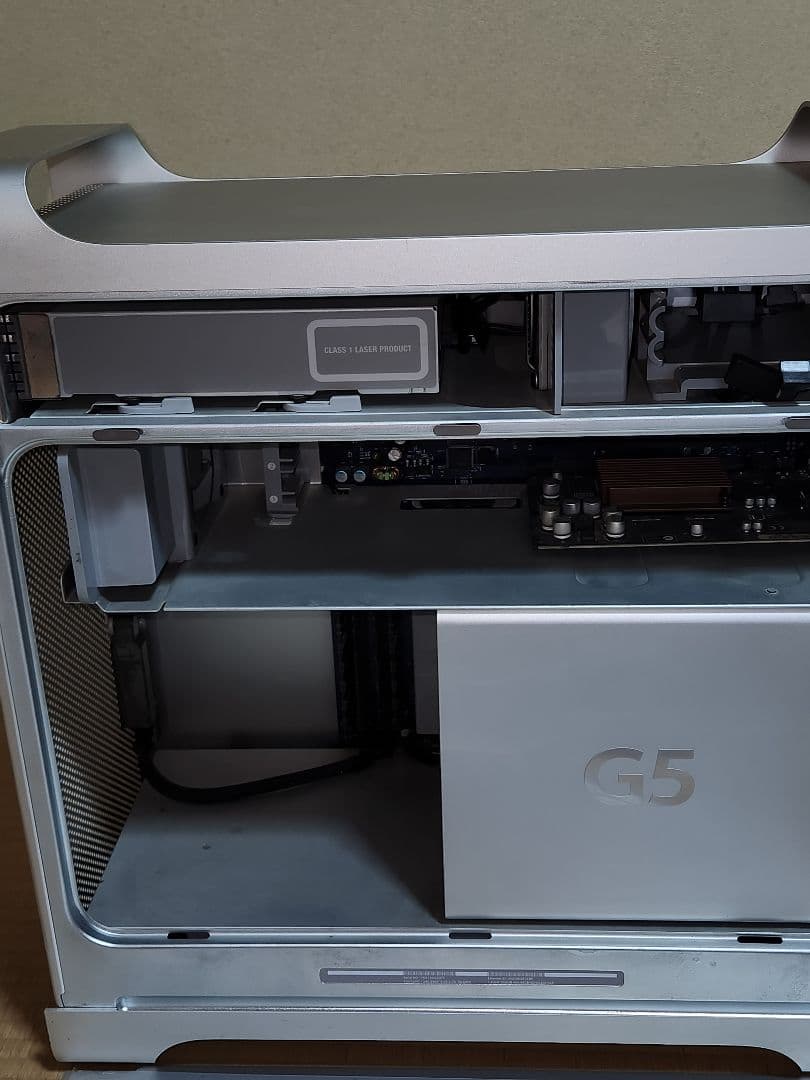 Apple powermac G5本体とキーボード
