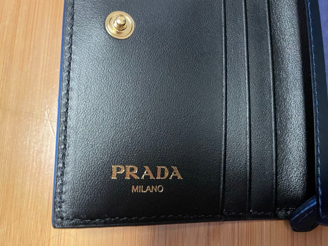 PRADA 二つ折り財布　ミニウォレット
