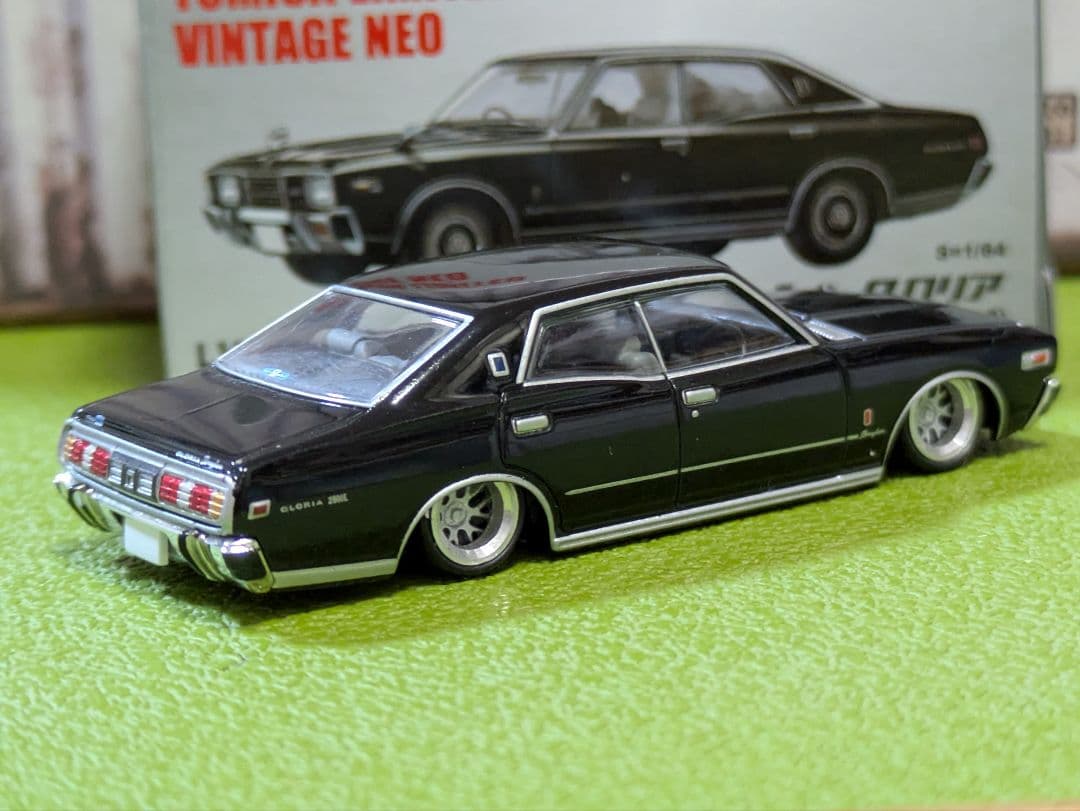 ★ カール　日産　330グロリア、330セド、白、改深リム、ローダウン