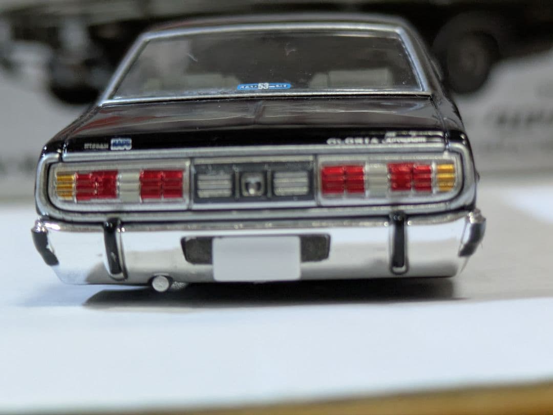 ★ カール　日産　330グロリア、330セド、白、改深リム、ローダウン