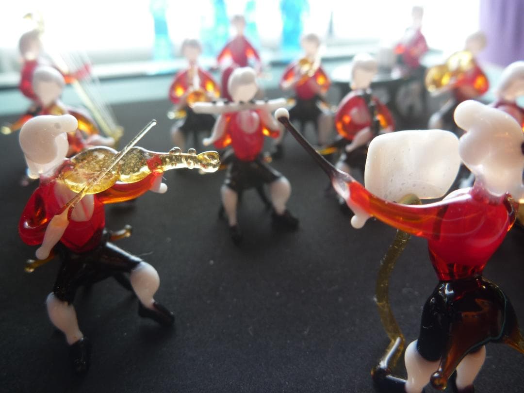 美品！ガラス細工 オーケストラ1３体＋おまけブルーオーケストラ６体＋ガラスケース