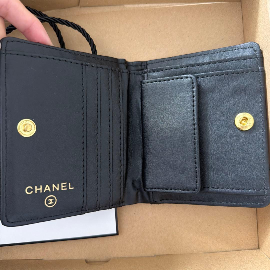 新品未使用CHANEL ブラック 二つ折り財布
